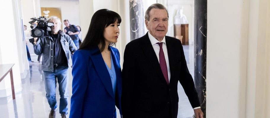 gerhard-schroeder-soyeon-schroeder-kim-100