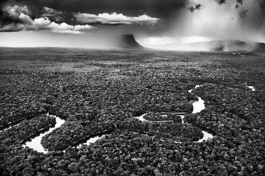 1500×1000-sebastiao-salgado-Amazonia-1.jpg